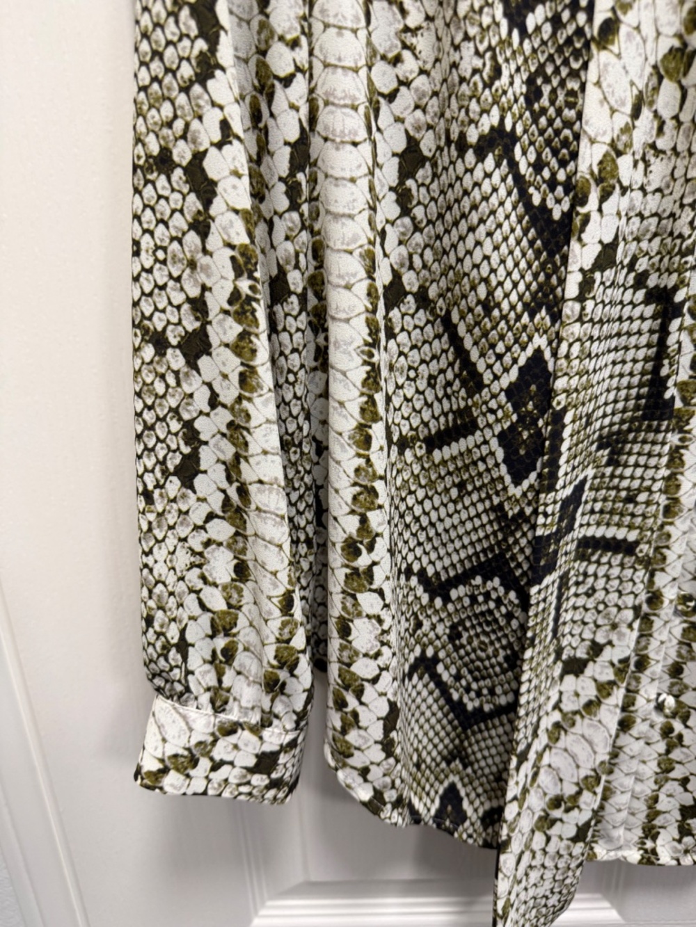 J Crew Long Sleeve Python Print Blouse- Size 4 - Picture 3 of 6
